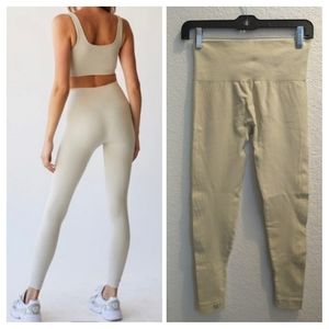 setactive sculptflex seamless leggings NWOT in oat milk (i think) SIZE SMALL gym